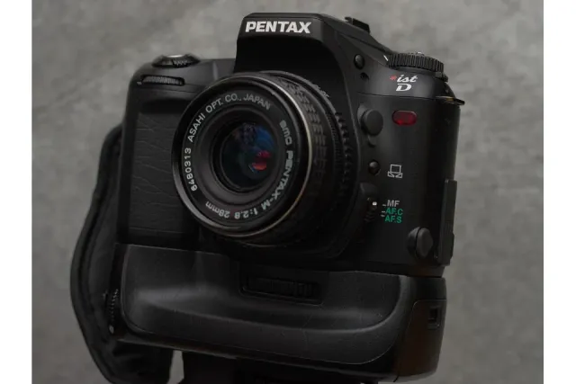 PENTAX *ist D